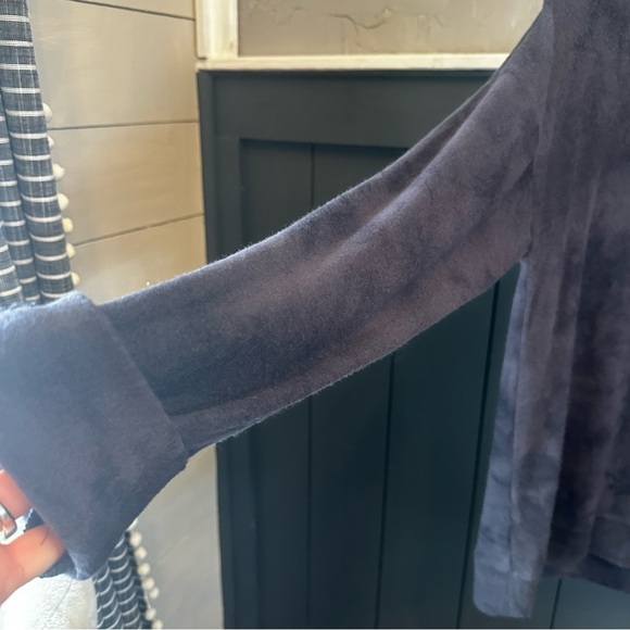 NEW Nine Britton Super Soft Black Charcoal Crewneck Top size M - Picture 7 of 11